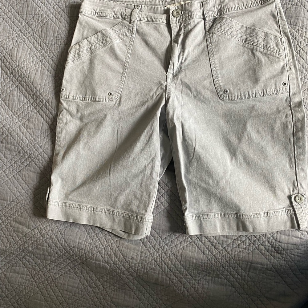 Gloria Vanderbilt Gray Cargo Shorts